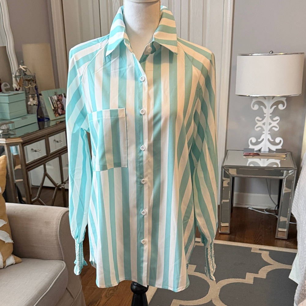 Striped Button-Up Shirt in Aqua & White - Longer in Back Size M